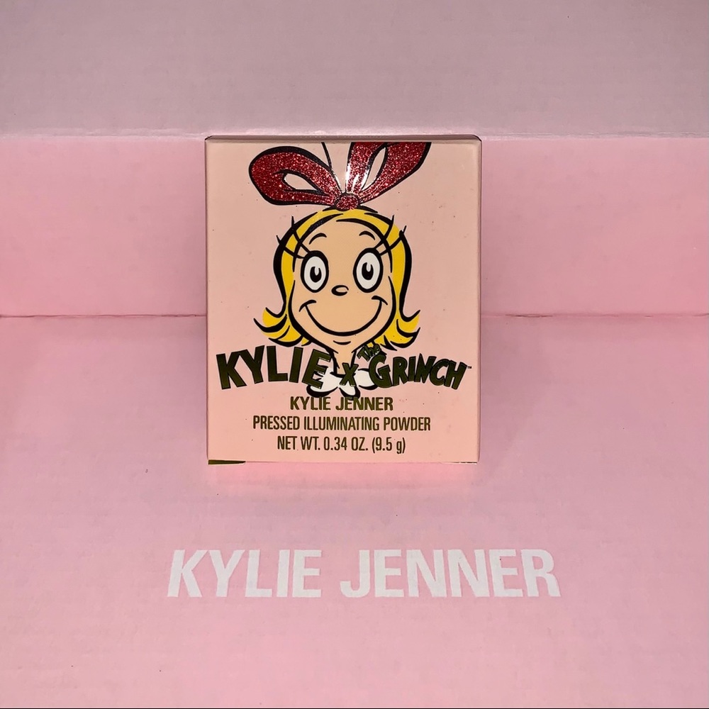 Kylie Jenner Grinch highlighter